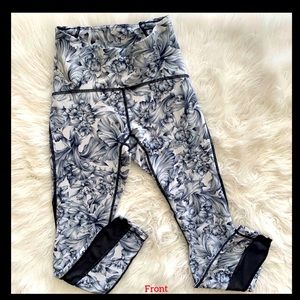 LULULEMON Black White Floral Luxtreme Leggings 25 / Size 4